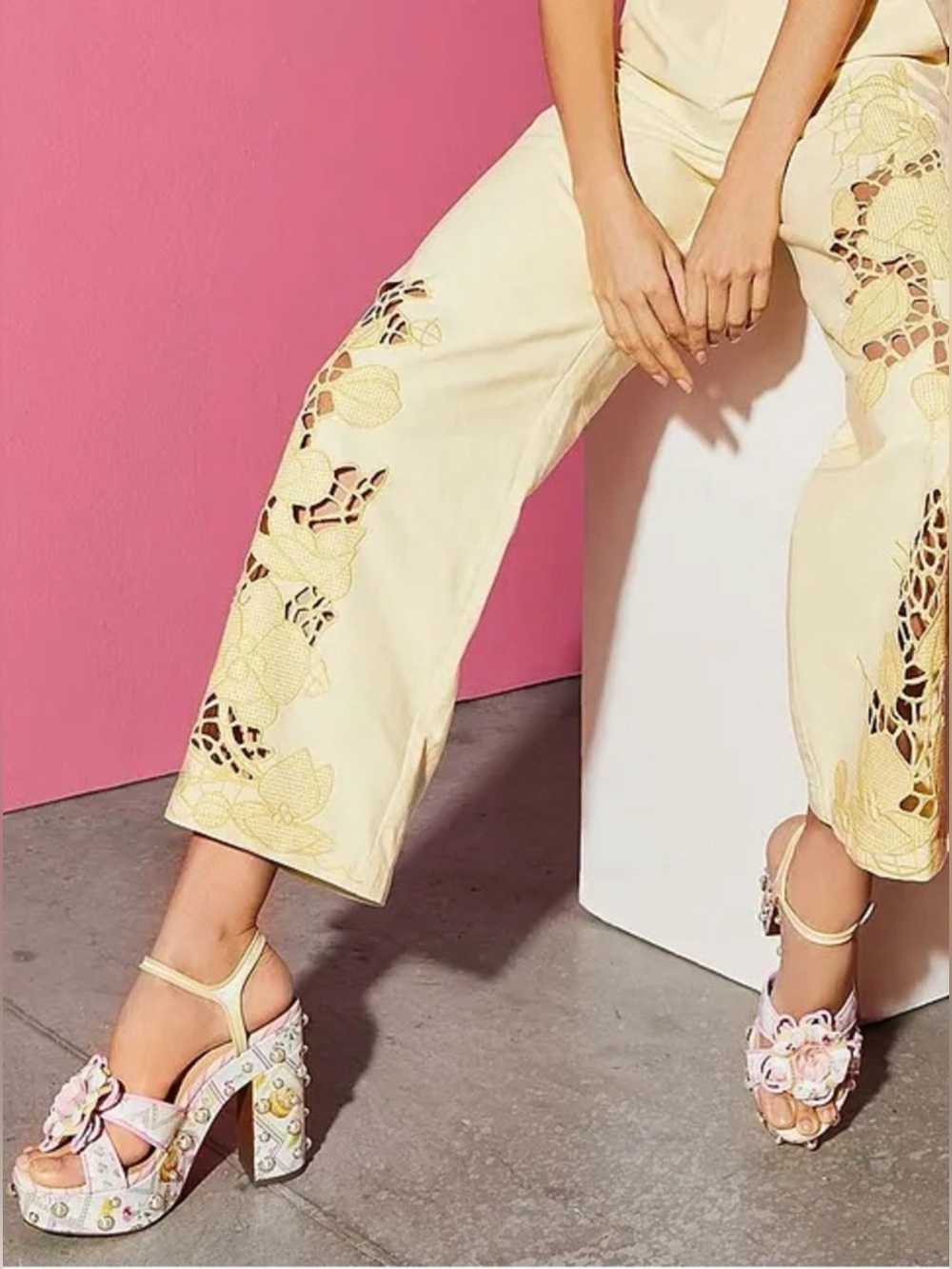 🆕 Gianni Bini | Brook Two Floral Postcard Print Pearl Platform Block Heels - Picture 2 of 10